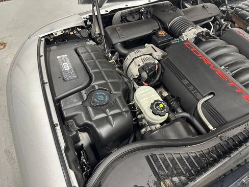Used 2001 Chevrolet Corvette Convertible w/ Preferred Equipment Group2 RWD image 45