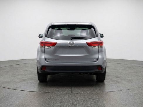 Used 2025 Toyota Highlander LE image 7