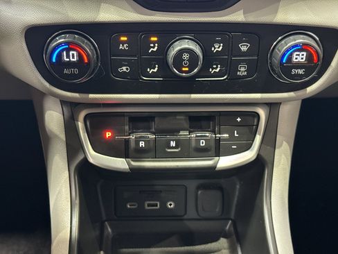 Used 2022 GMC Terrain SLE w/ Driver Convenience Package FWD image 31