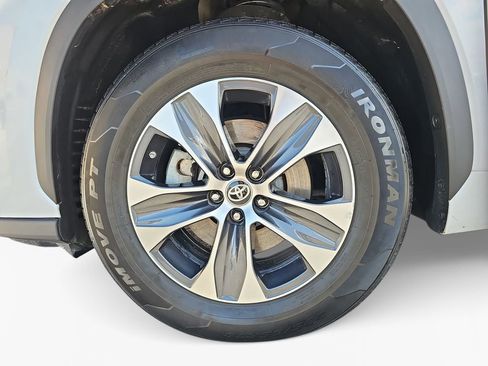 Used 2023 Toyota Highlander XLE FWD image 24