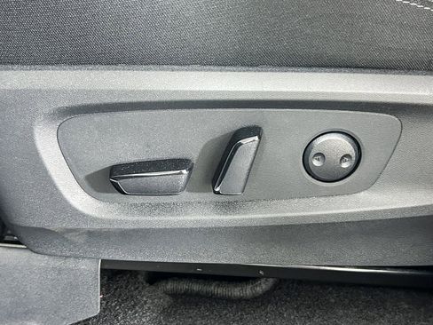 Certified 2025 Nissan Pathfinder SV w/ SV Premium Package image 23