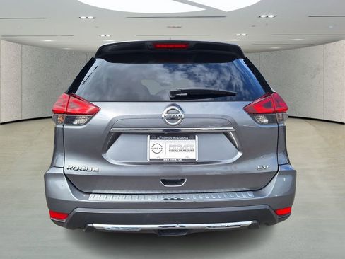 Used 2018 Nissan Rogue SV image 4