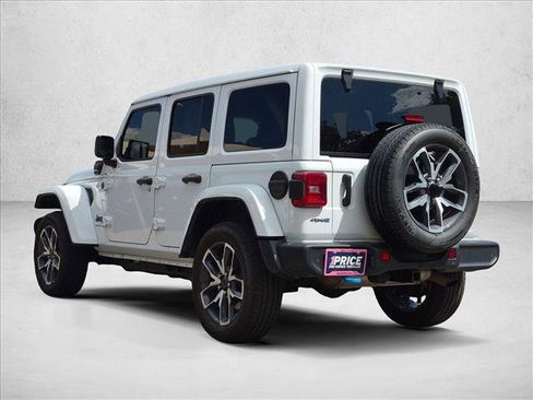 Used 2024 Jeep Wrangler Unlimited w/ Convenience Group AWD/4WD image 8
