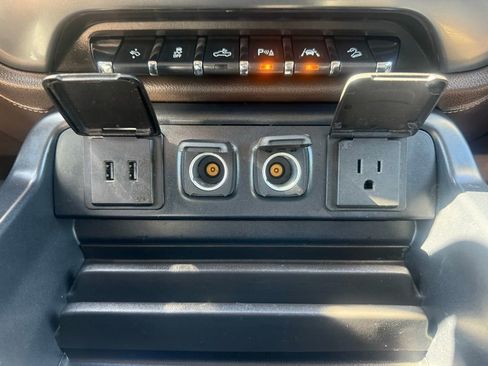 Used 2018 Chevrolet Silverado 1500 LTZ Z71 w/ LTZ Plus Package AWD/4WD image 23