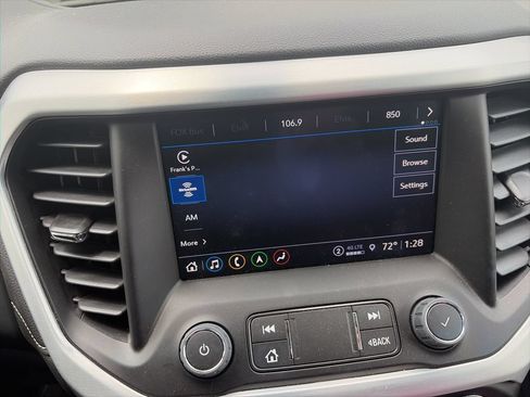 Used 2023 GMC Acadia SLT w/ Technology Package AWD/4WD image 9