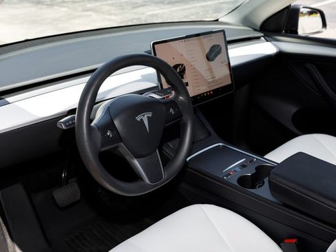 Used 2023 Tesla Model Y Long Range AWD/4WD image 29