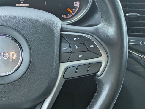 Used 2021 Jeep Grand Cherokee Laredo X image 18