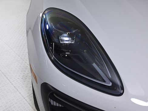 Certified 2024 Porsche Macan S image 11