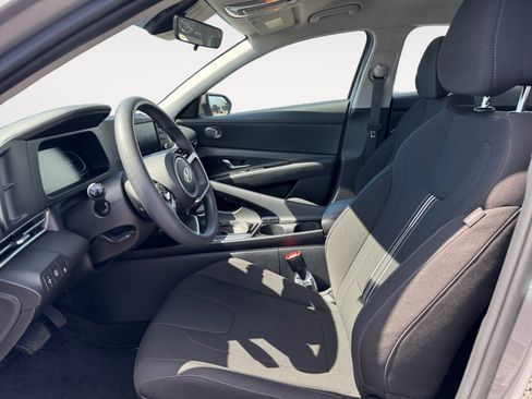New 2025 Hyundai Elantra Hybrid FWD image 9