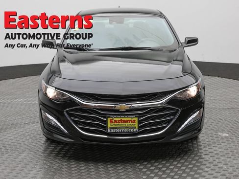 Used 2025 Chevrolet Malibu LT FWD image 2