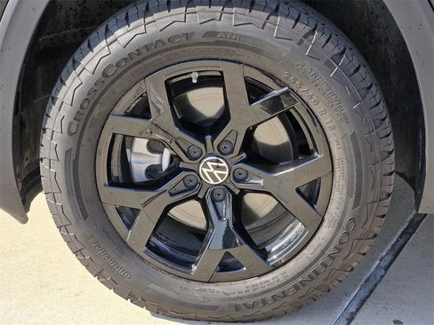 Used 2024 Volkswagen Atlas Peak Edition SEL image 9