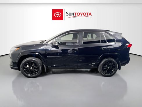 Used 2022 Toyota RAV4 SE image 7