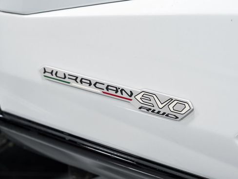 Used 2022 Lamborghini Huracan EVO RWD image 55