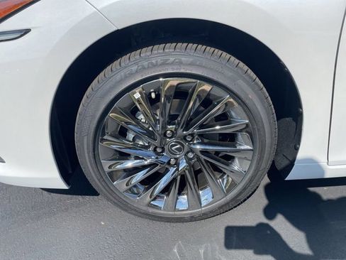 New 2025 Lexus ES 350 Ultra Luxury image 9