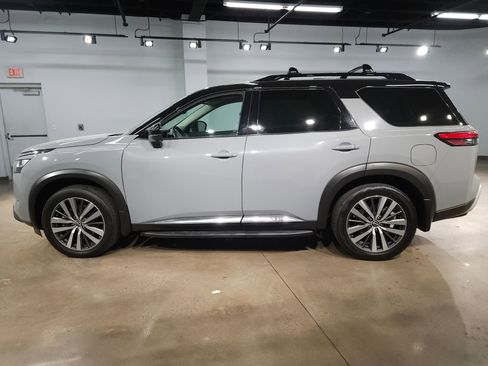 Used 2022 Nissan Pathfinder Platinum w/ Lighting Package (N93) image 4