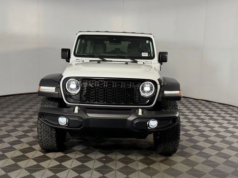 Used 2024 Jeep Wrangler Unlimited image 11