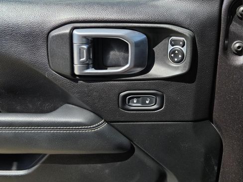 Used 2019 Jeep Wrangler Unlimited Sahara w/ Uconnect 4C Nav & Sound Group AWD/4WD image 25