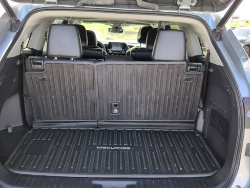 Used 2021 Toyota Highlander XLE AWD/4WD image 12