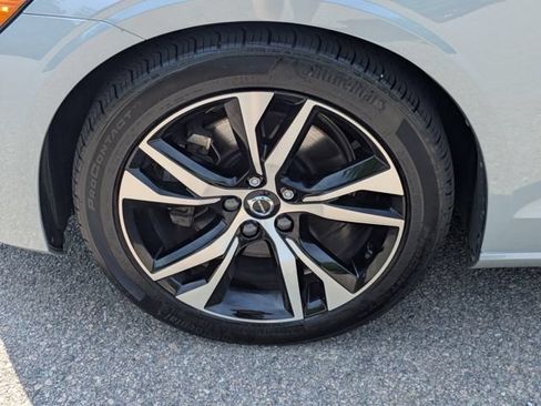 Used 2024 Volvo S60 B5 Core FWD image 14