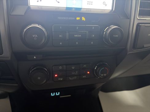 Used 2018 Ford F150 XLT w/ Equipment Group 302A Luxury image 21