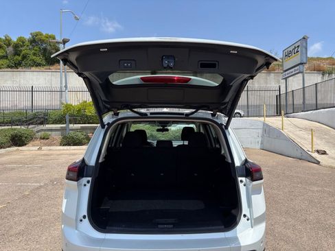 Used 2025 Nissan Rogue SV FWD image 33