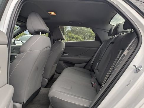 Used 2025 Hyundai Elantra SEL FWD image 13