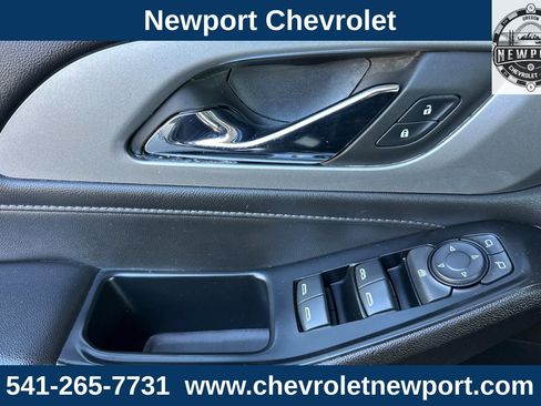 Used 2023 Chevrolet Traverse LT w/ Midnight/Sport Edition image 12