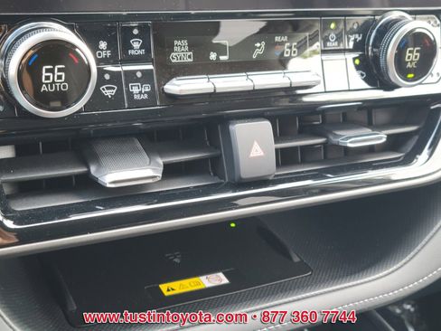Used 2023 Toyota Highlander Limited FWD image 25