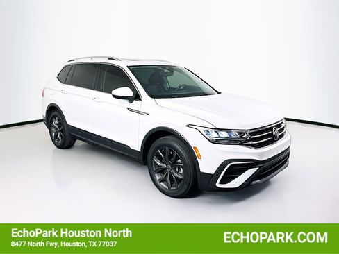 Used 2022 Volkswagen Tiguan SE w/ Panoramic Sunroof Package image 1