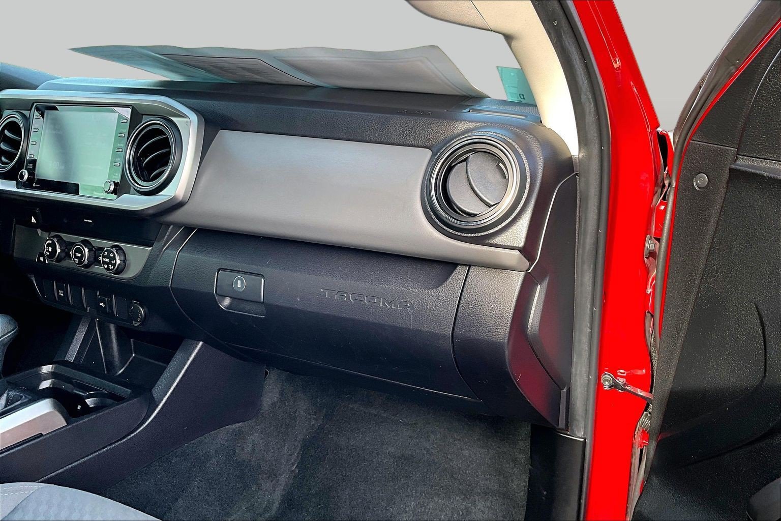 Used 2022 Toyota Tacoma SR5 w/ SR5 Appearance Package (SM) RWD image 15