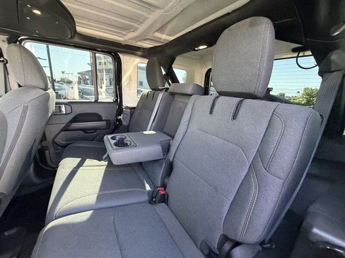 Used 2025 Jeep Wrangler Unlimited Sahara AWD/4WD image 28