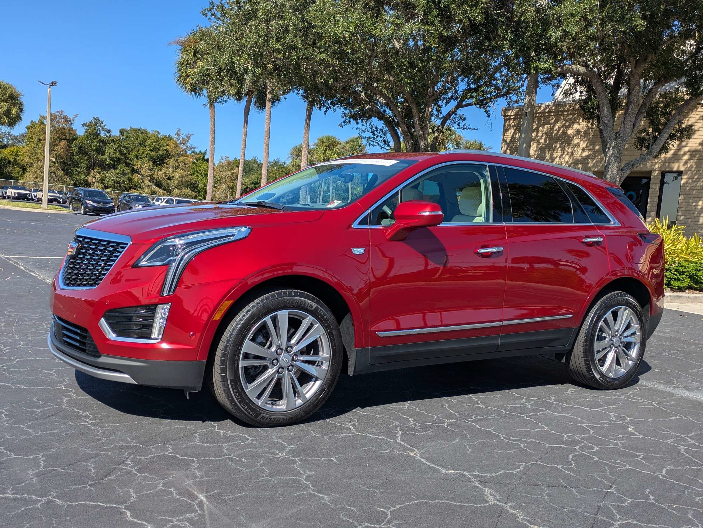 Used 2024 Cadillac XT5 Premium Luxury w/ Technology Package FWD image 2