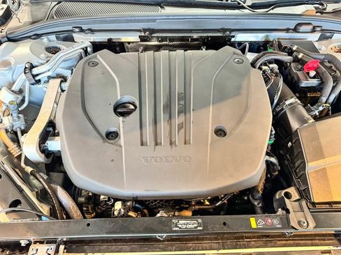 Used 2024 Volvo V60 B5 Cross Country Plus w/ Protection Package Premier image 48