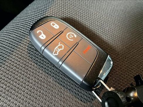 Used 2017 Chevrolet Traverse LT image 9