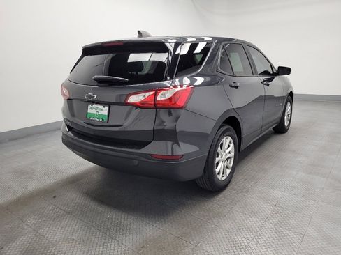 Used 2021 Chevrolet Equinox LS w/ LS Convenience Package image 9