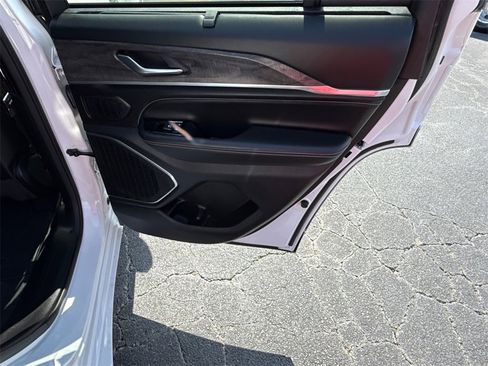 Used 2023 Jeep Grand Cherokee Overland w/ Luxury Tech Group IV image 16