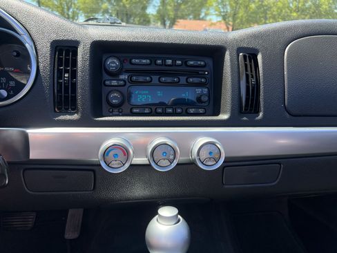 Used 2006 Chevrolet SSR w/ Preferred Equipment Group RWD image 18