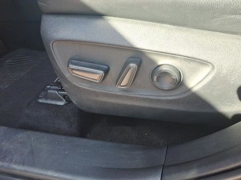 Used 2021 Toyota Highlander XLE image 9