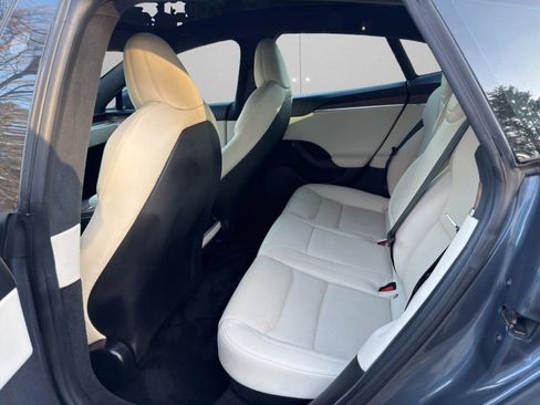 Used 2022 Tesla Model S image 10