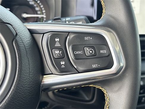 Used 2024 Jeep Wrangler Unlimited Sahara image 23