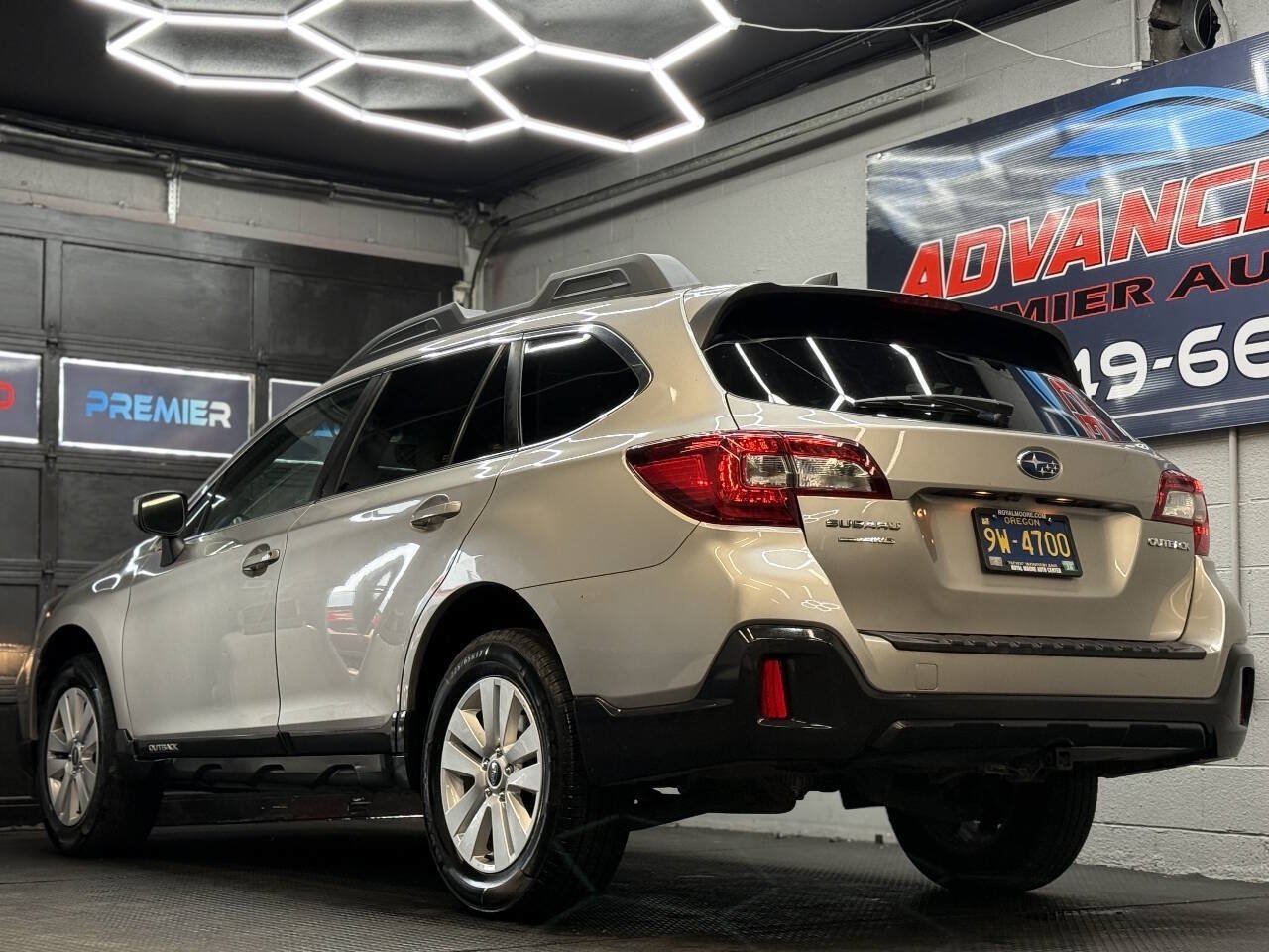 Used 2018 Subaru Outback 2.5i Premium w/ Popular Package #1 AWD/4WD image 9