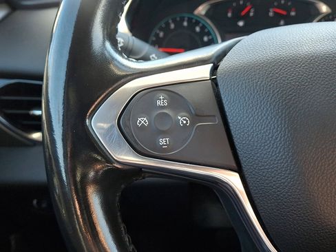 Used 2021 Chevrolet Traverse LT image 22