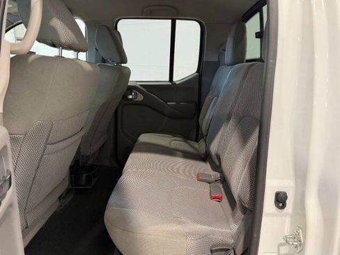 Used 2017 Nissan Frontier SV AWD/4WD image 14