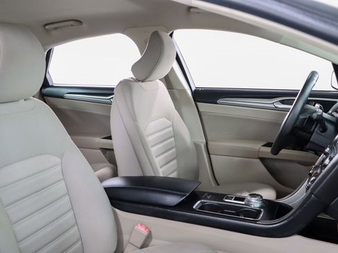 Used 2018 Ford Fusion SE image 26