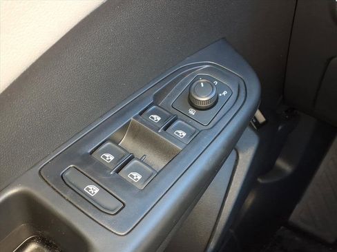 Used 2022 Volkswagen Taos SE image 27