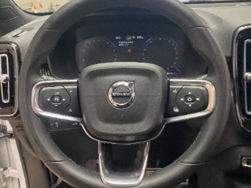 Used 2022 Volvo XC40 T5 R-Design AWD/4WD image 19