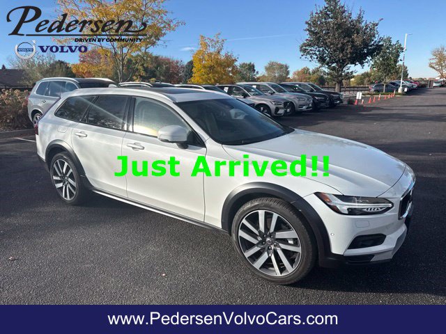 Used 2025 Volvo V90 B6 Cross Country Ultra AWD/4WD image 1