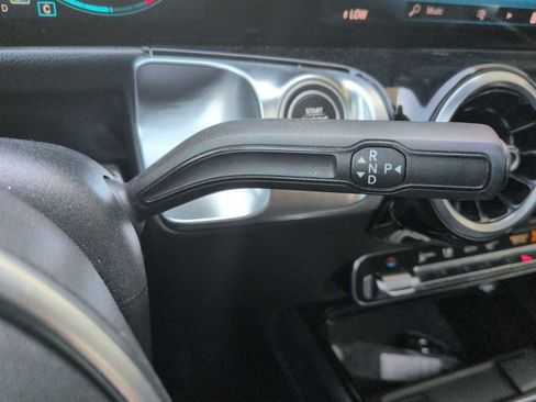 Used 2020 Mercedes-Benz GLB 250 4MATIC image 33