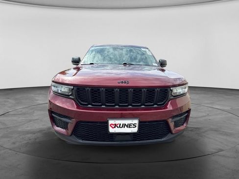 Used 2024 Jeep Grand Cherokee Altitude AWD/4WD image 11