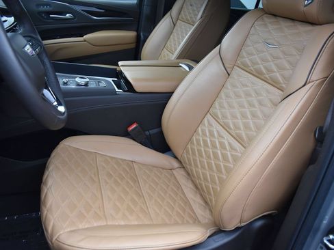 Certified 2024 Cadillac Escalade ESV Premium Luxury AWD/4WD image 13